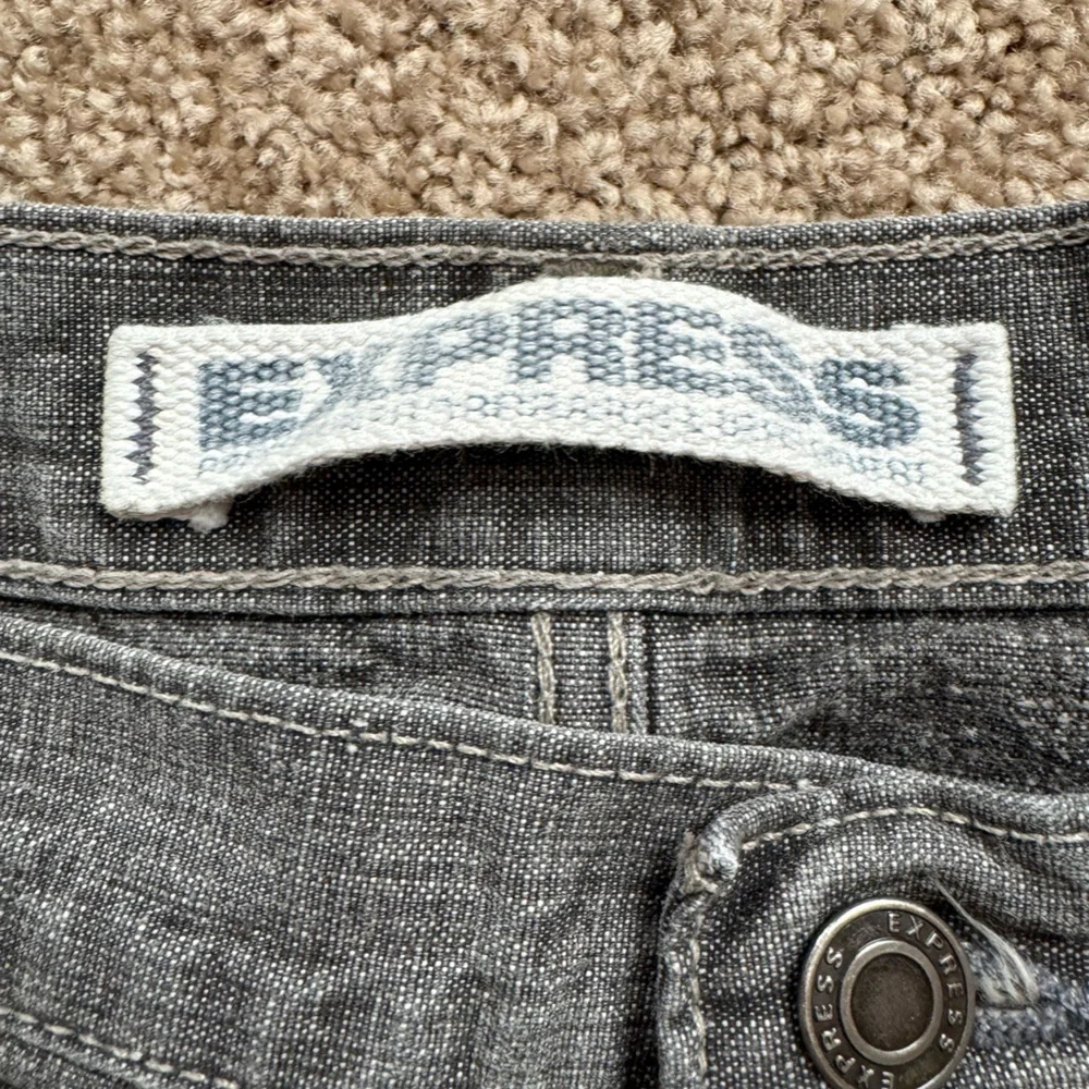 NWT Express Low Rise/Straight Leg Gray Denim Jeans 36x30